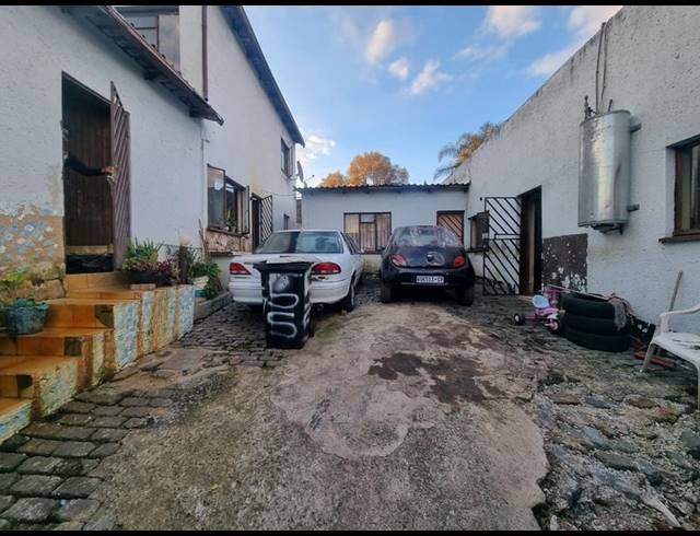 5 BEDROOM HOUSE FOR SALE IN VREDEDORP